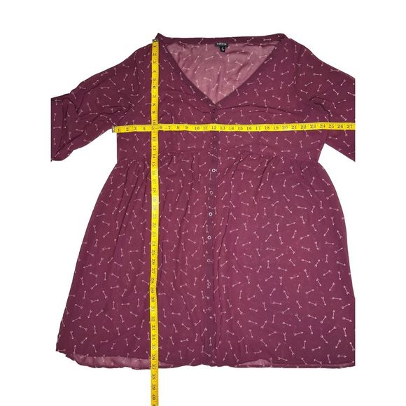 Torrid 3X maroon white arrow pattern sheer 1/2 sleeve V-neck babydoll dress - Picture 4 of 4